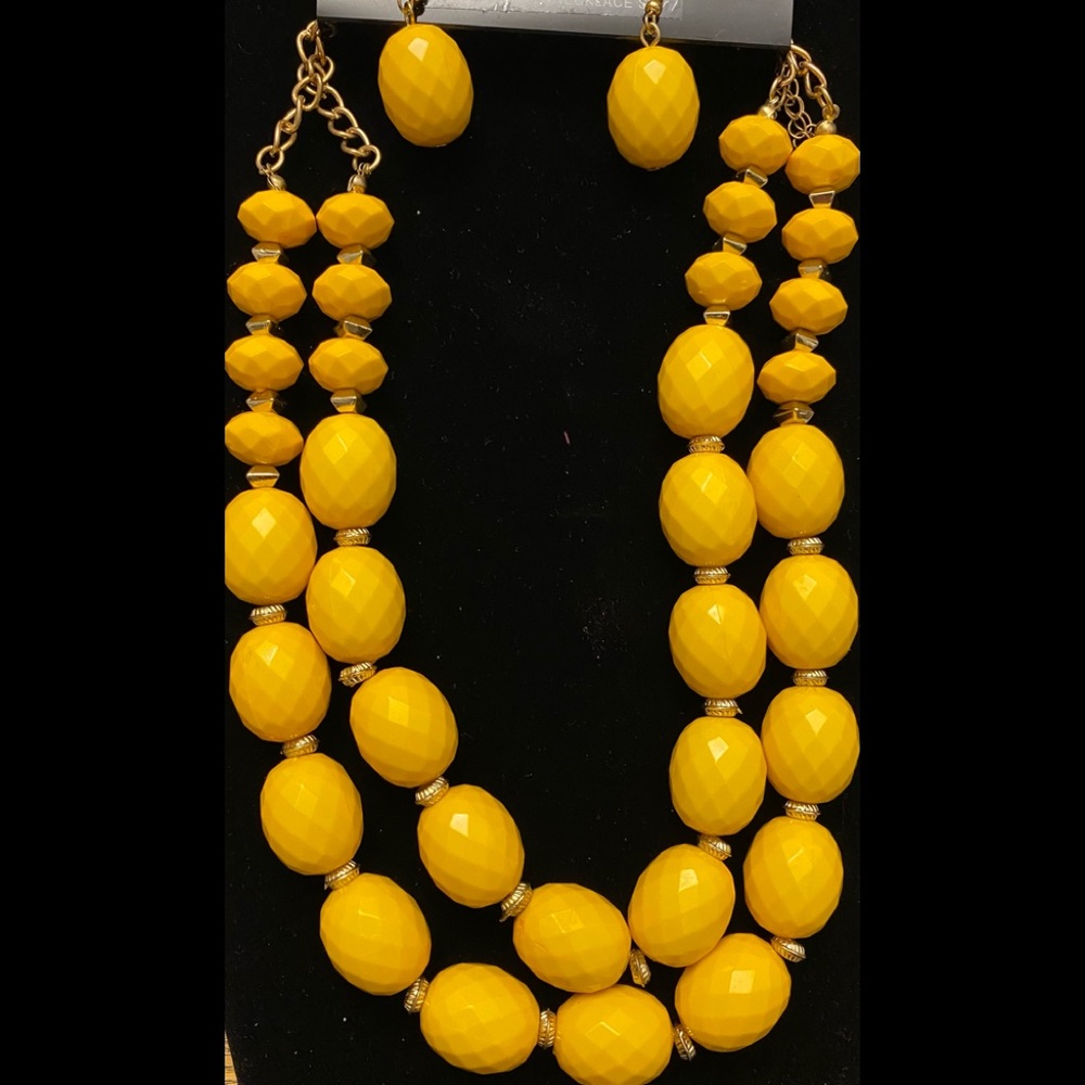 Earring and necklace set